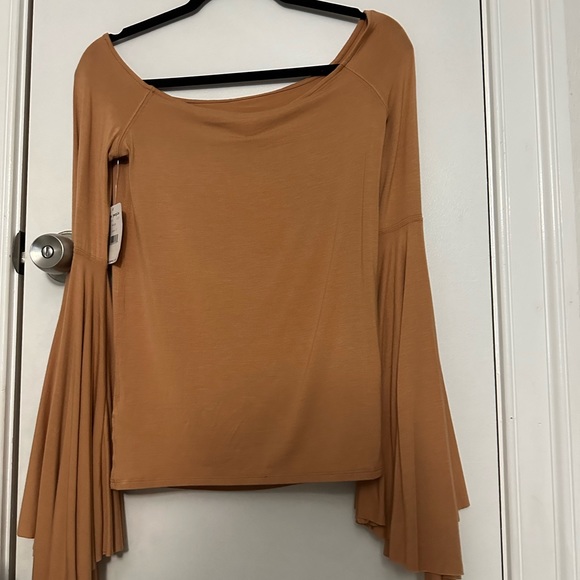 NWT Free People Top with Bell sleeves - Picture 5 of 6